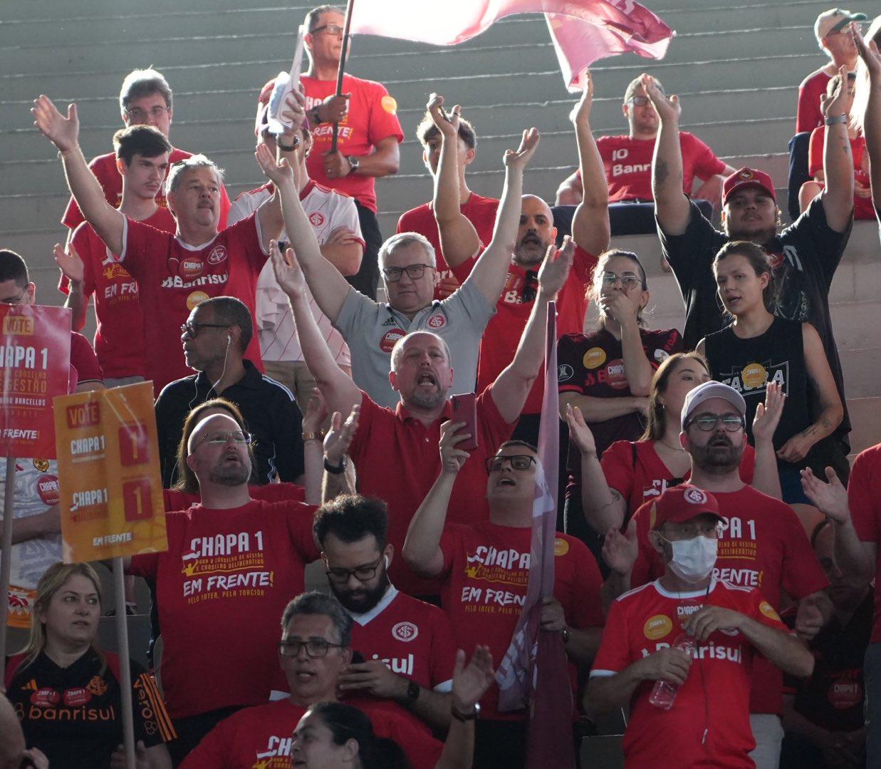 Presidente reeleito revelou que treinador pediu um prazo para conversar com fam&iacute;lia