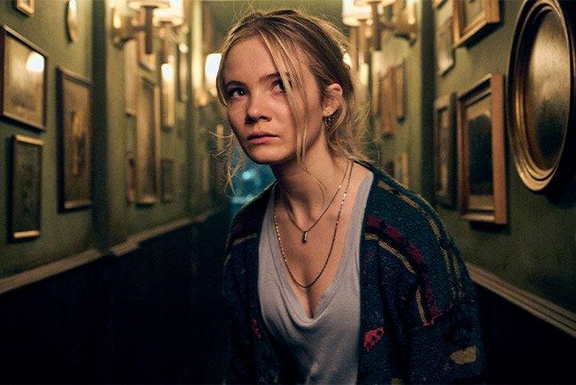 Freya Allan &eacute; protagonista de filme de terror