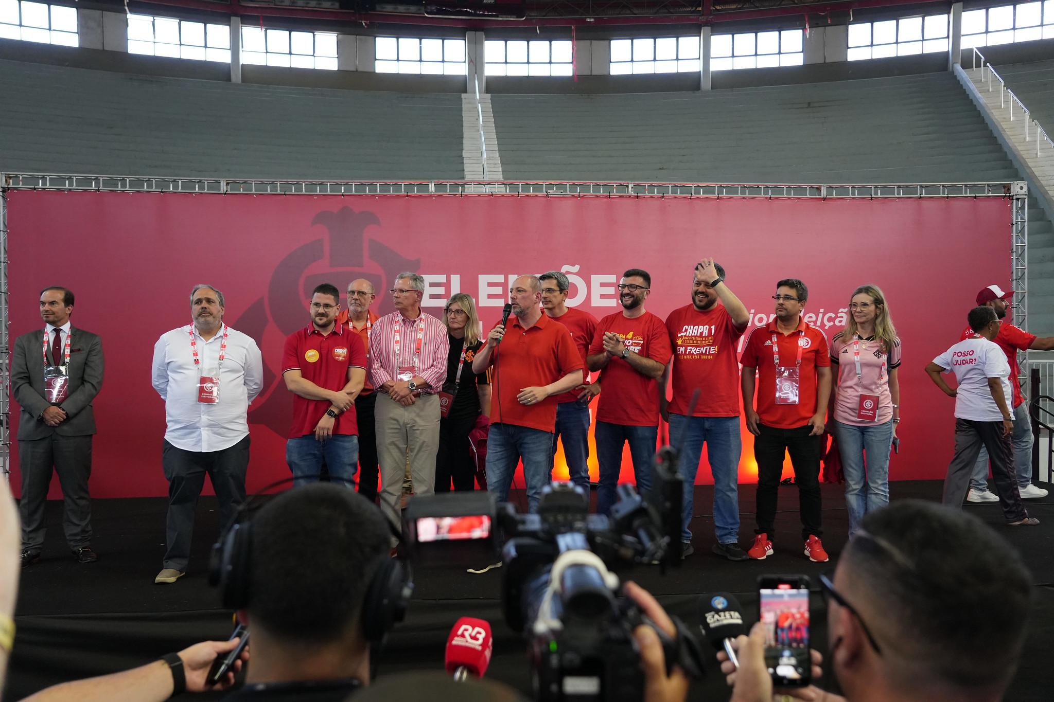 Barcellos se reelegeu em elei&ccedil;&atilde;o apertada