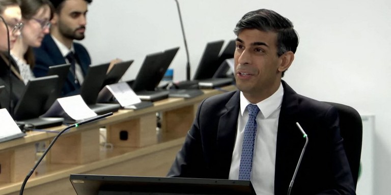 Primeiro-ministro durante depoimento Primeiro-ministro durante depoimento