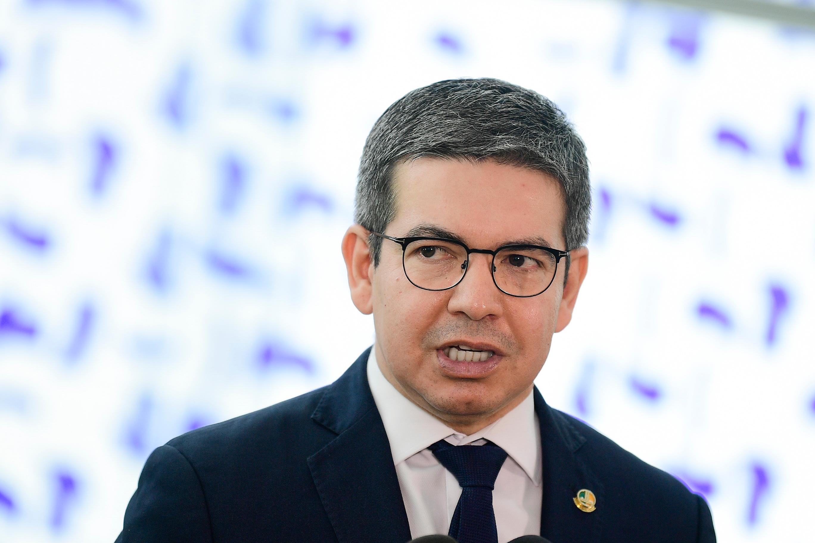 Randolfe estima que proposta deva sair essa semana 