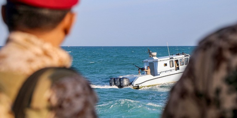 Membros da guarda costeira do Iêmen no Estreito de Bab el-Mandeb Membros da guarda costeira do Iêmen no Estreito de Bab el-Mandeb