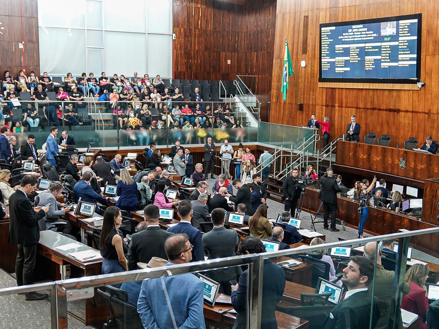 Sessão plenária foi marcada pelas manifestações na galerias Sessão plenária foi marcada pelas manifestações na galerias