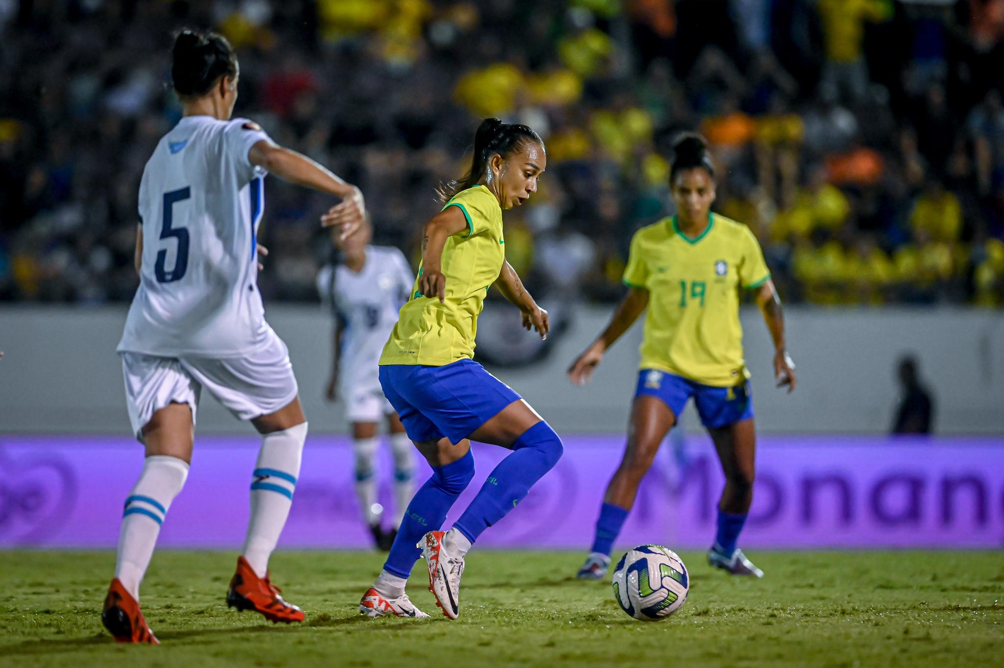 Brasil conhece advers&aacute;rios da Copa Ouro de futebol feminino