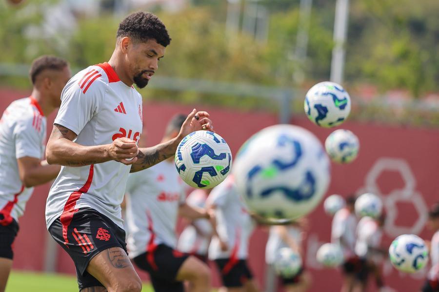Juninho fica &agrave; disposi&ccedil;&atilde;o, mas deve ser reserva de Gabriel Mercado