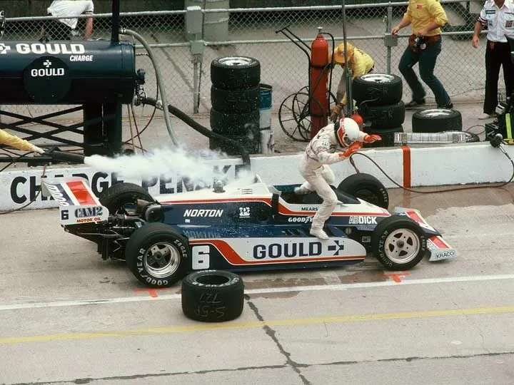 Fogo invisível do metanol era pesadelo de pilotos e mecânicos Fogo invisível do metanol era pesadelo de pilotos e mecânicos