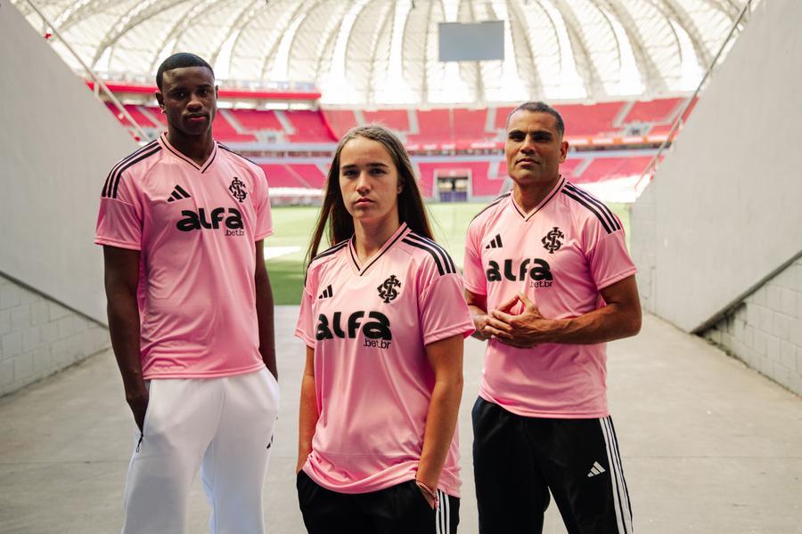Inter lan&ccedil;ou novo modelo de camiseta