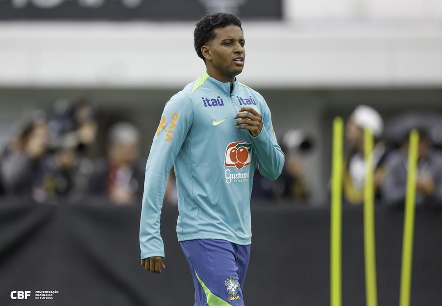 Rodrygo em treino com a Sele&ccedil;&atilde;o Brasileira em solo asi&aacute;tico