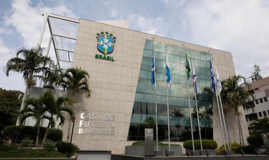 Diretor executivo do Gr&ecirc;mio esteve na sede da CBF, no Rio de Janeiro