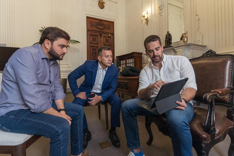 Caron deixar&aacute; a secretaria para trabalhar na iniciativa privada