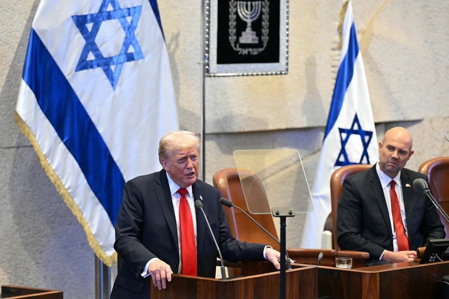 Trump celebra in&iacute;cio de era de &ldquo;f&eacute; e paz&rdquo; ap&oacute;s soltura de ref&eacute;ns de Israel