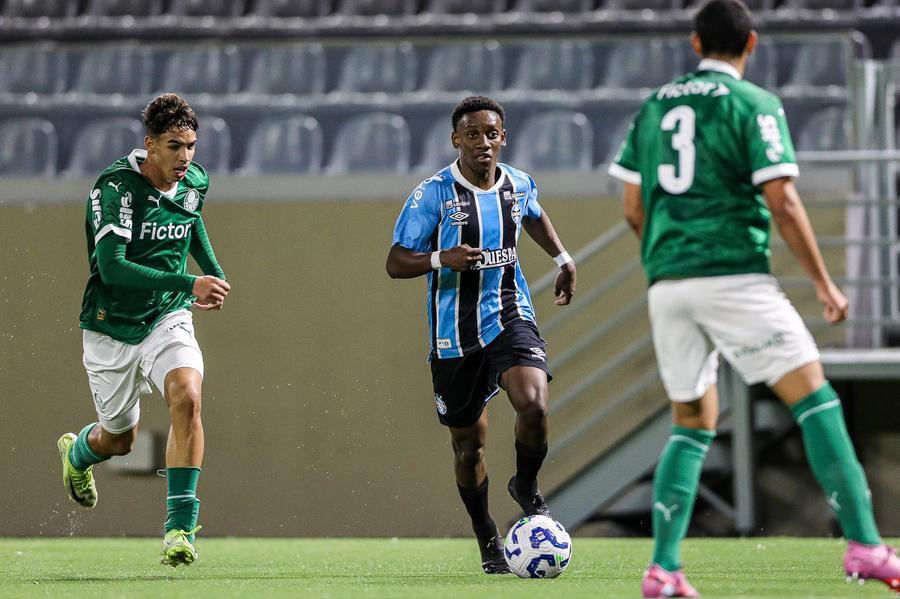 Gr&ecirc;mio, de Gabriel Mec, eliminou o Palmeiras na semifinal