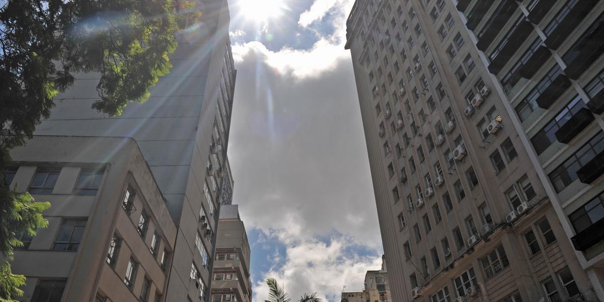 Em Porto Alegre, a m&iacute;nima deve ser de 14 &ordm;C e a m&aacute;xima de 24 &ordm;C