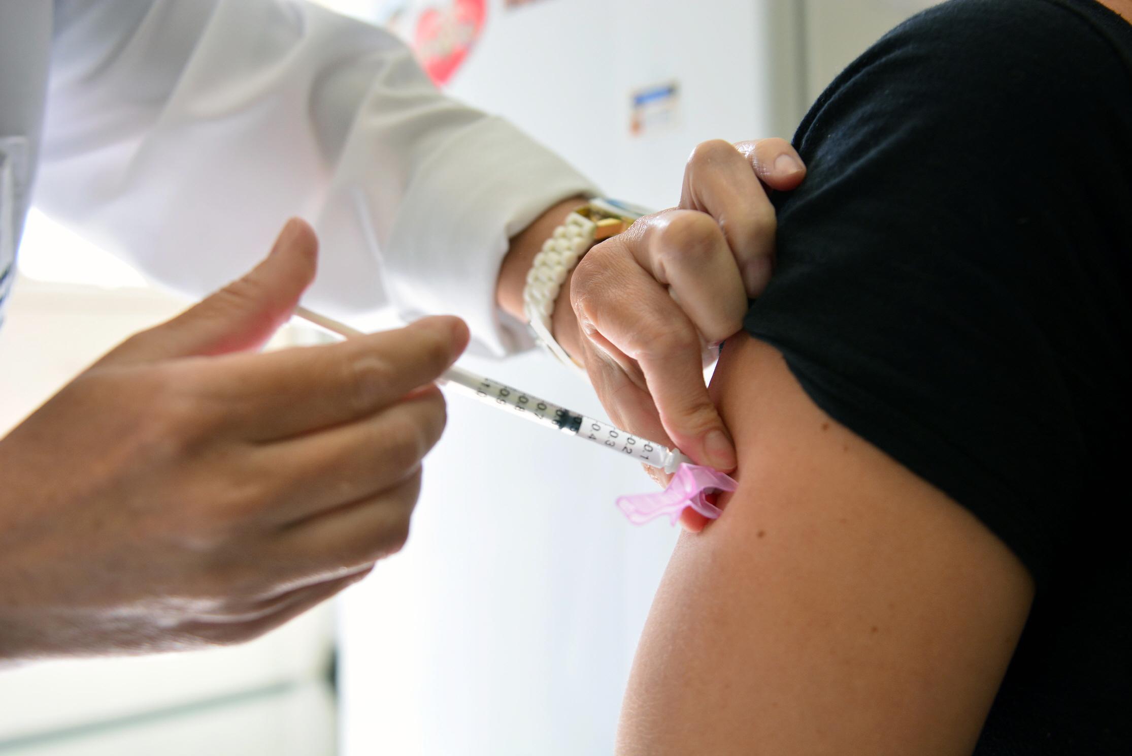 Ministro da Sa&uacute;de acredita que popula&ccedil;&atilde;o receber&aacute; as duas doses at&eacute; o fim do ano