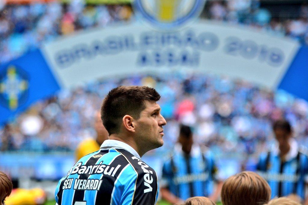 Zagueiro argentino recebeu proposta do clube argentino, mas deseja permanecer em Porto Alegre