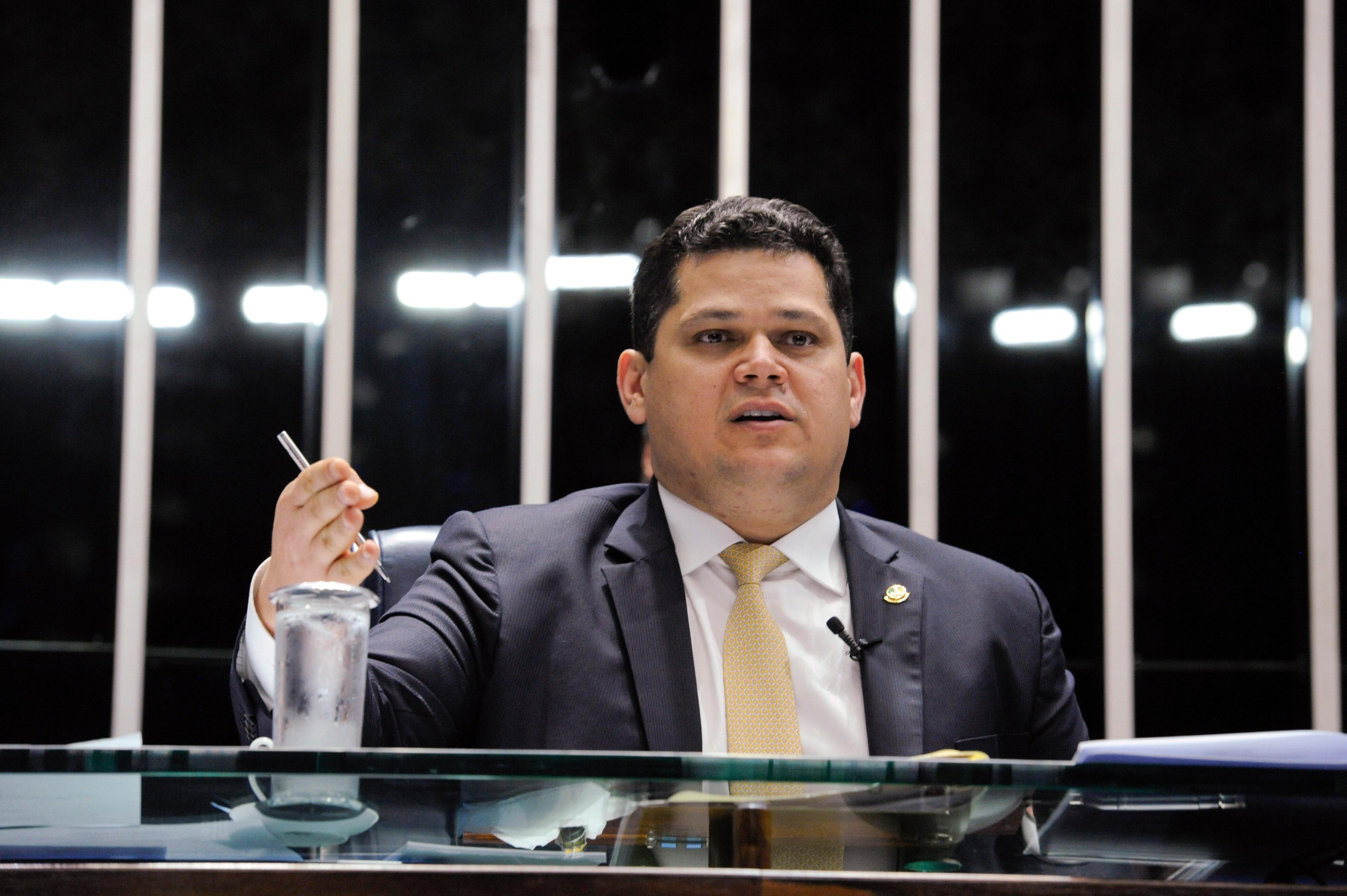 Em reuni&atilde;o com Lula, Alcolumbre sinaliza disposi&ccedil;&atilde;o para ajudar indica&ccedil;&atilde;o de Zanin ao STF