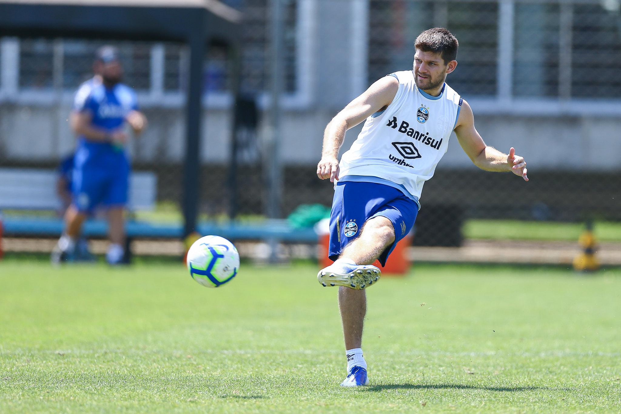 Em 199 jogos no Gr&ecirc;mio, Kannemann conquistou oito t&iacute;tulos, marcou 4 gols e deu 3 assist&ecirc;ncias