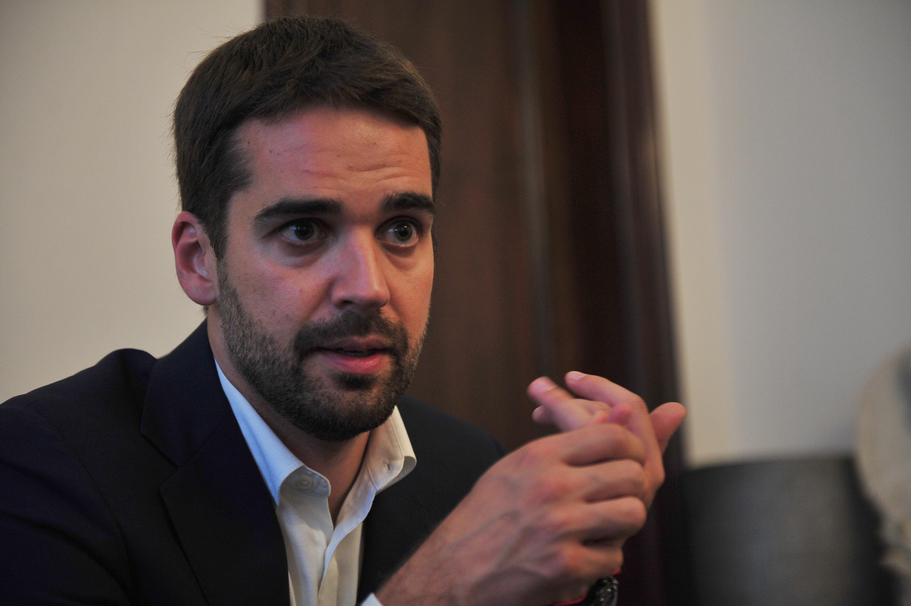 Eduardo Leite enfrenta 1&ordf; crise com tucanos