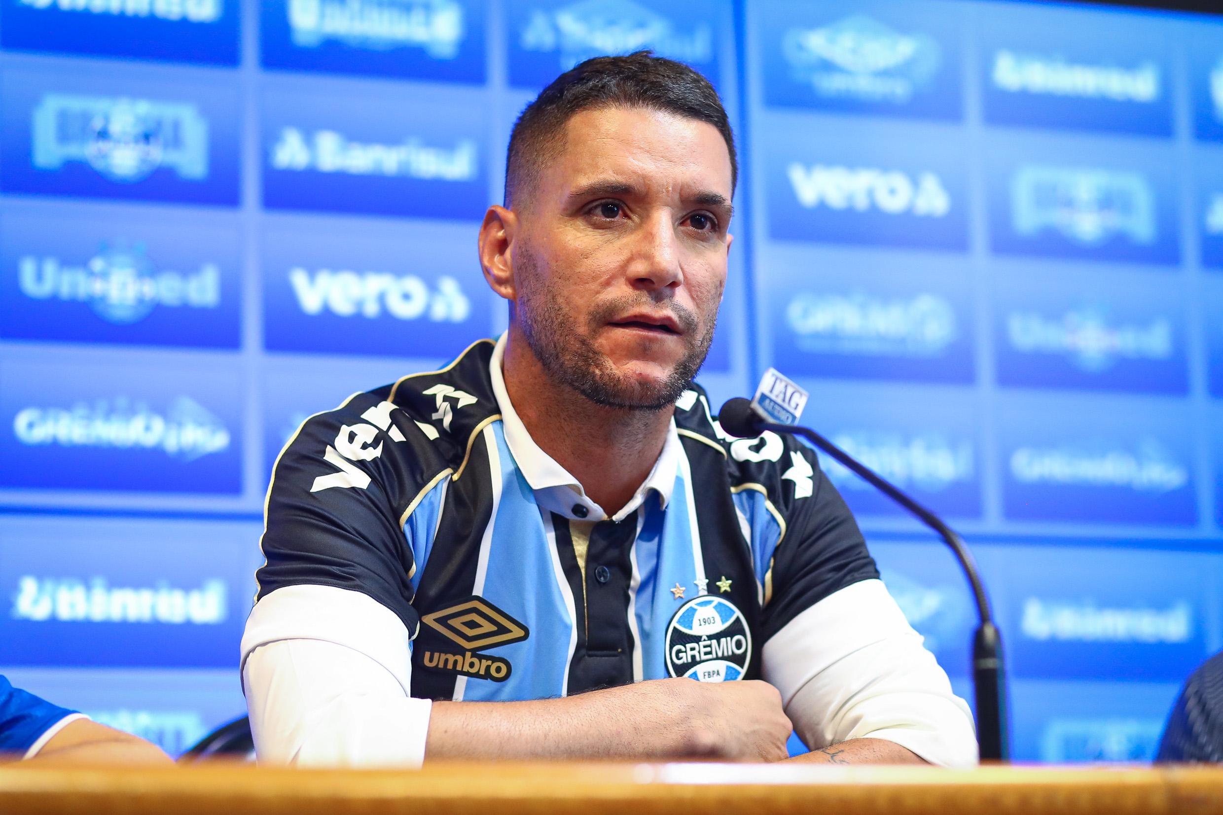 Gr&ecirc;mio contrata o meio-campista Thiago Neves para refor&ccedil;o na Temporada de 2020