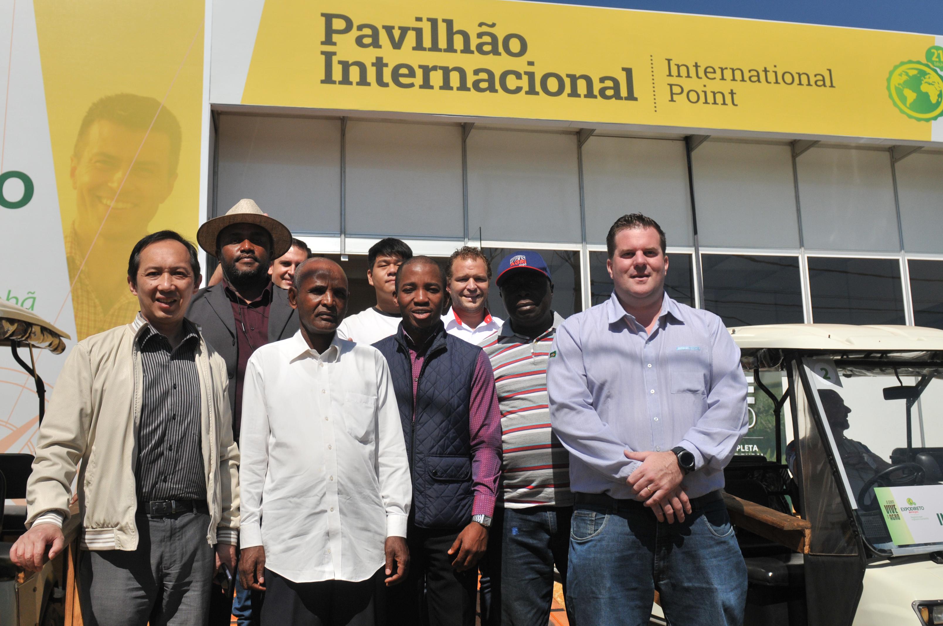 Pavilh&atilde;o Internacional &eacute; reservado para interc&acirc;mbio e troca de ideias sobre agricultura