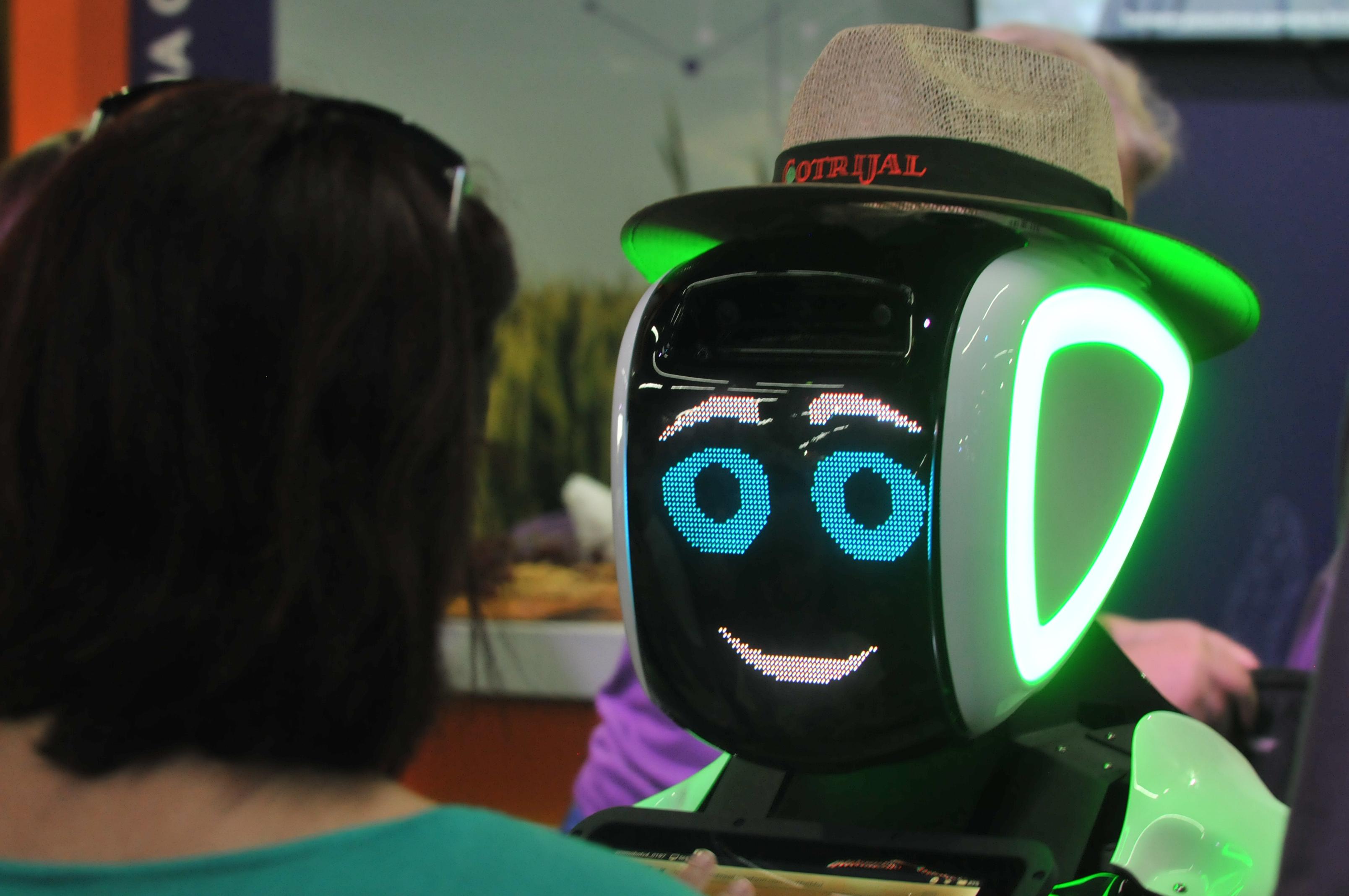 Rob&ocirc; veio da R&uacute;ssia e fez sucesso em N&atilde;o-Me-Toque, interagindo com o p&uacute;blico durante todos os dias da feira