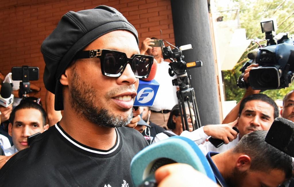 Mesmo com direito de permanecer em sil&ecirc;ncio, garantido pelo STF, Ronaldinho n&atilde;o compareceu 