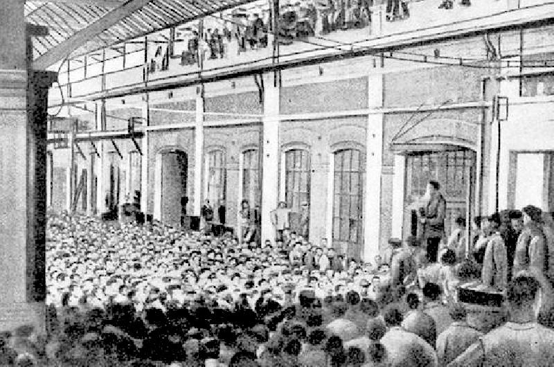 Os oper&aacute;rios paralisavam suas atividades para protestar