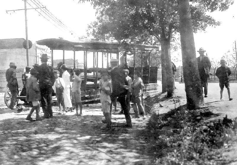 Os auto bondes come&ccedil;am a circular em Porto Alegre