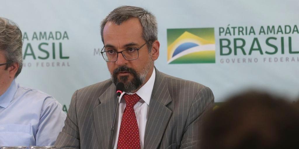 Ministro da Educa&ccedil;&atilde;o, pressionado por seus ataques ao STF, deve deixar o posto a pedido