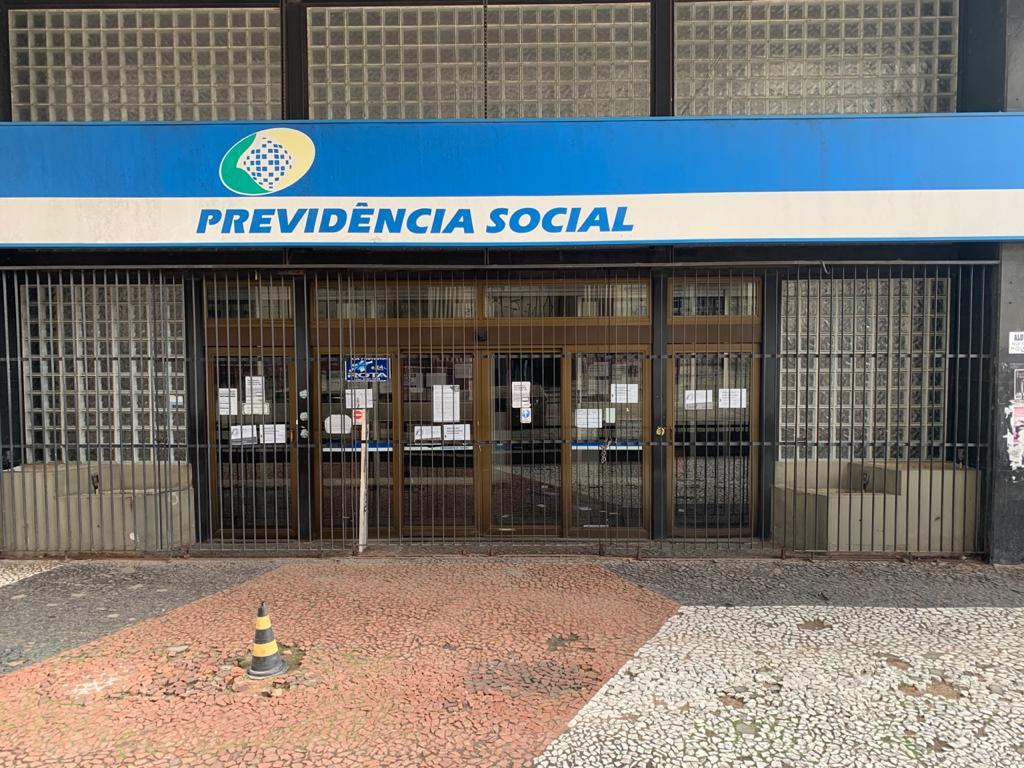 Fila de espera por benef&iacute;cios do INSS volta a aumentar neste ano