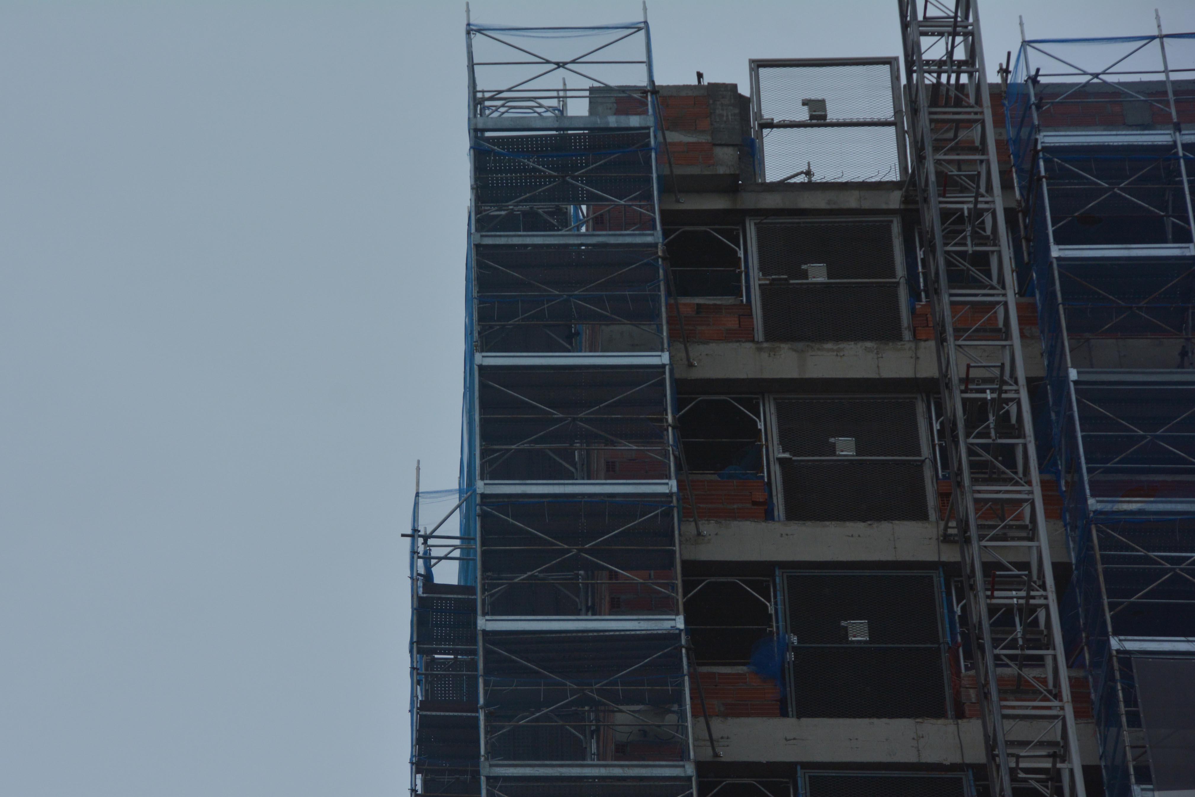 Os n&iacute;veis de atividade e emprego da ind&uacute;stria da constru&ccedil;&atilde;o continuaram em queda em maio no Brasil