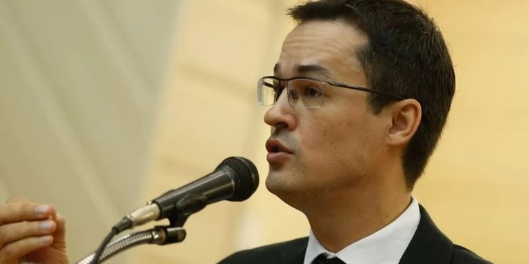 Deltan Dallagnol é intimado a depor na Polícia Federal Deltan Dallagnol é intimado a depor na Polícia Federal