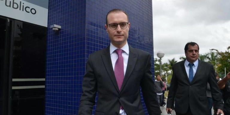 Zanin: Transparência Internacional-Brasil critica indicação de Lula ao STF Zanin: Transparência Internacional-Brasil critica indicação de Lula ao STF