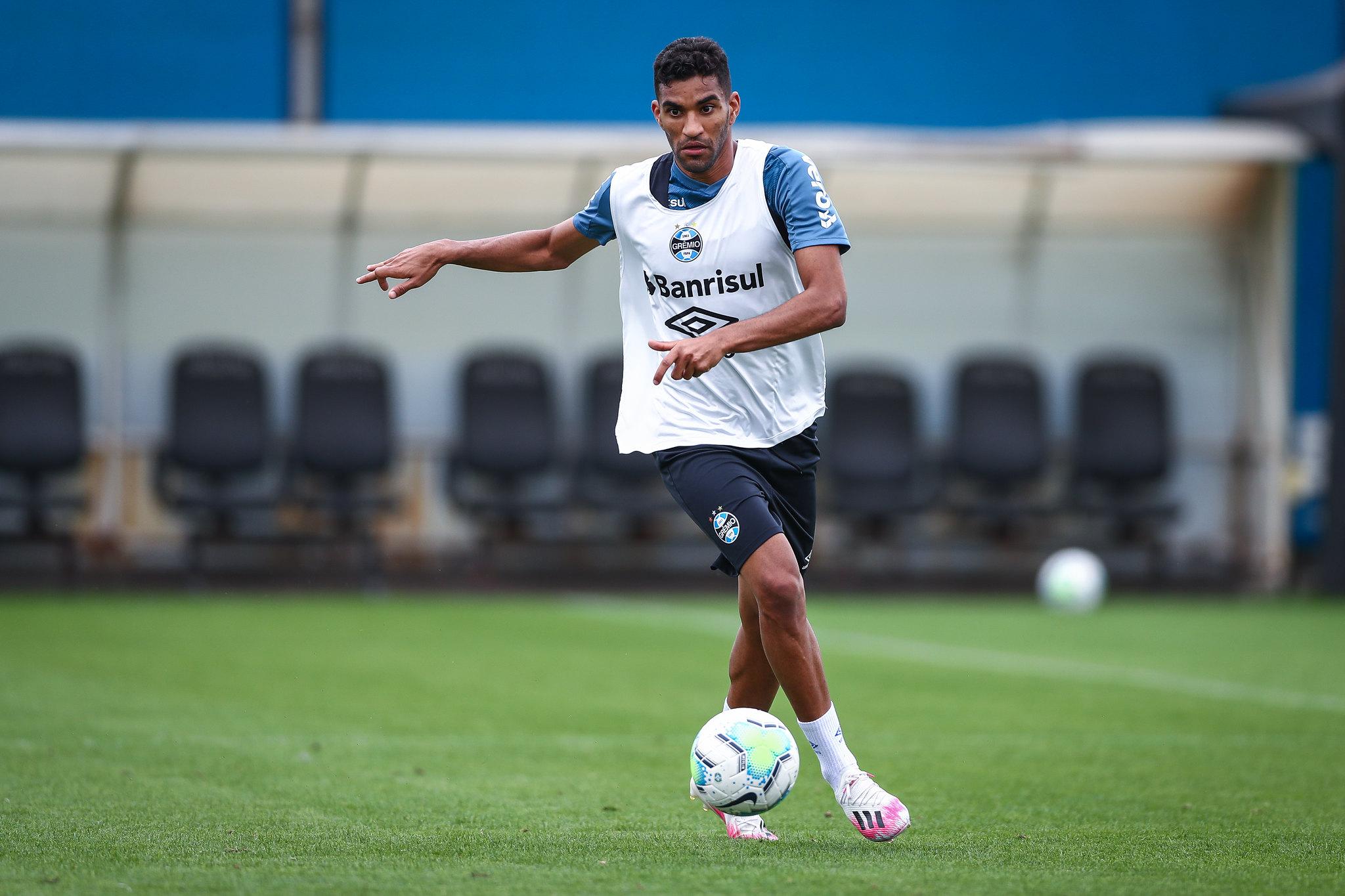 Isaque e Luiz Fernando s&atilde;o as op&ccedil;&otilde;es para substituir o centroavante Diego Souza