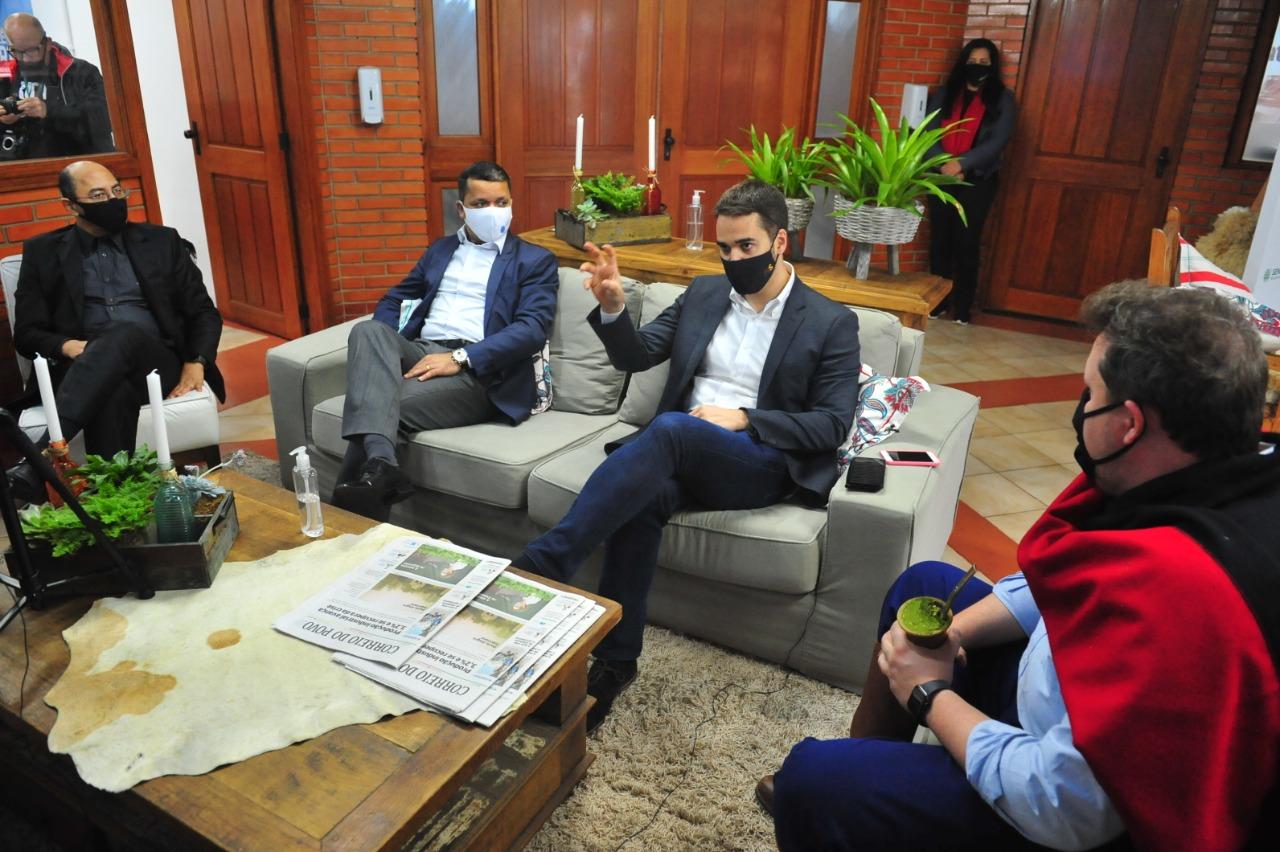 Governador visitou a casa Correio do Povo, na Expointer