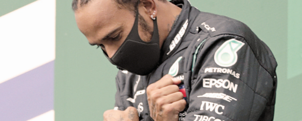 O piloto inglês de Fórmula 1 Lewis Hamilton tem se posicionado fortemente sobre questões sociais. O piloto inglês de Fórmula 1 Lewis Hamilton tem se posicionado fortemente sobre questões sociais.