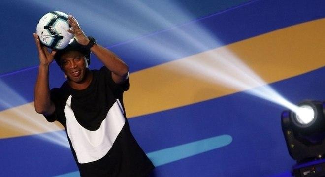 Assintom&aacute;tico, Ronaldinho cumpre isolamento em Belo Horizonte