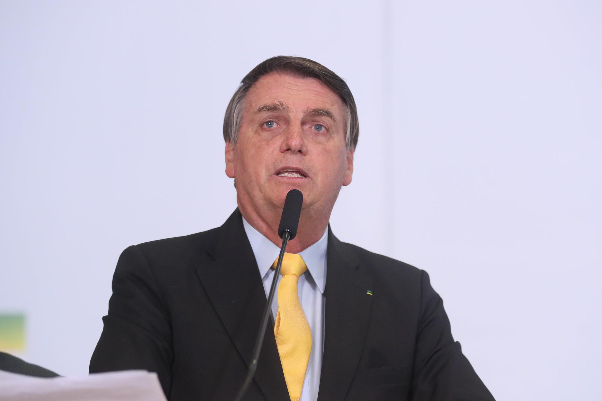 Bolsonaro questionou se n&atilde;o seria melhor investir na cura da Covid-19 antes da vacina&ccedil;&atilde;o