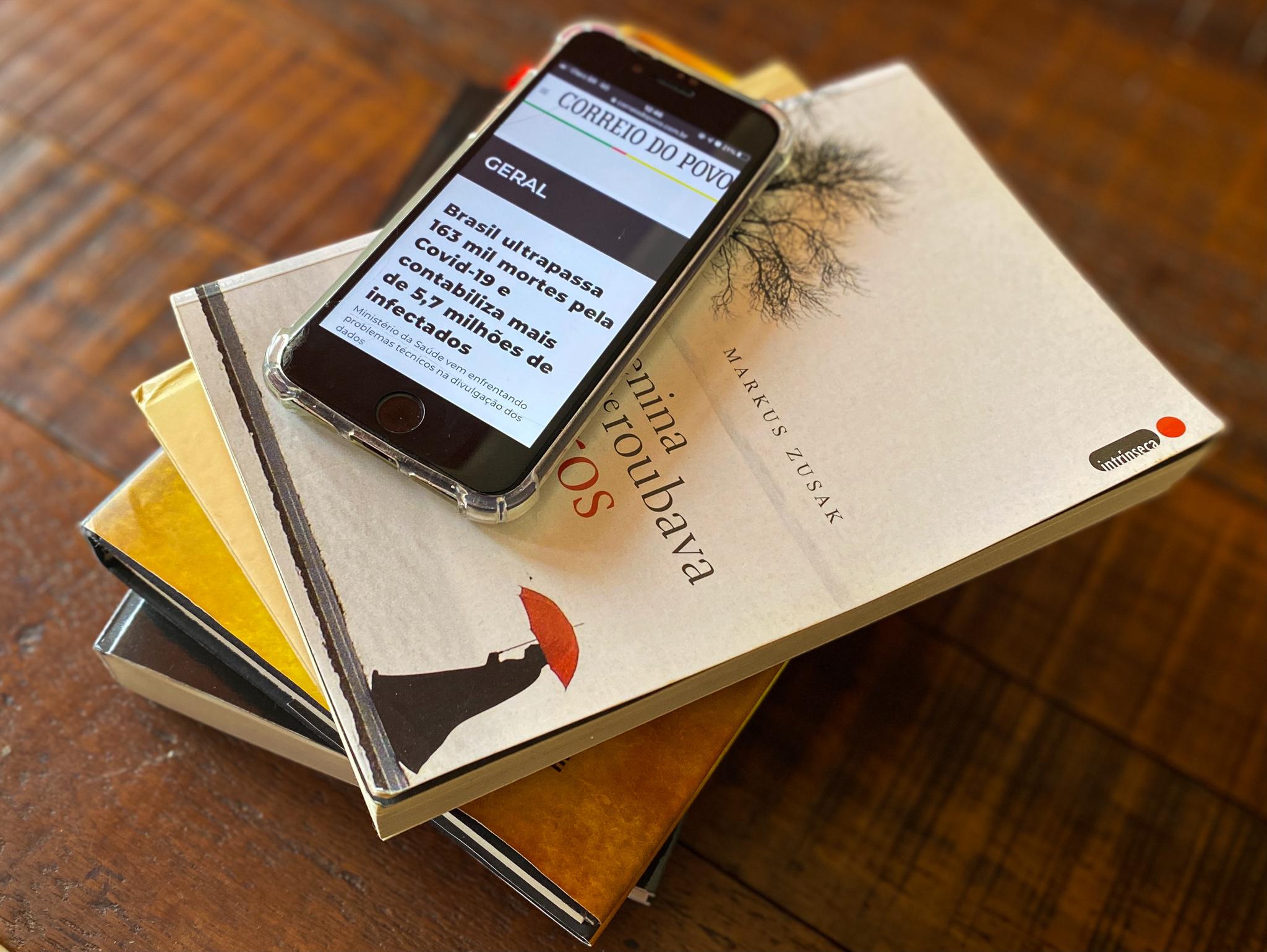 As mudan&ccedil;as trazidas pelo isolamento social e a realidade de milhares de mortes di&aacute;rias afetaram psicologicamente diversas pessoas, chegando at&eacute; mesmo a alterar h&aacute;bitos como a leitura