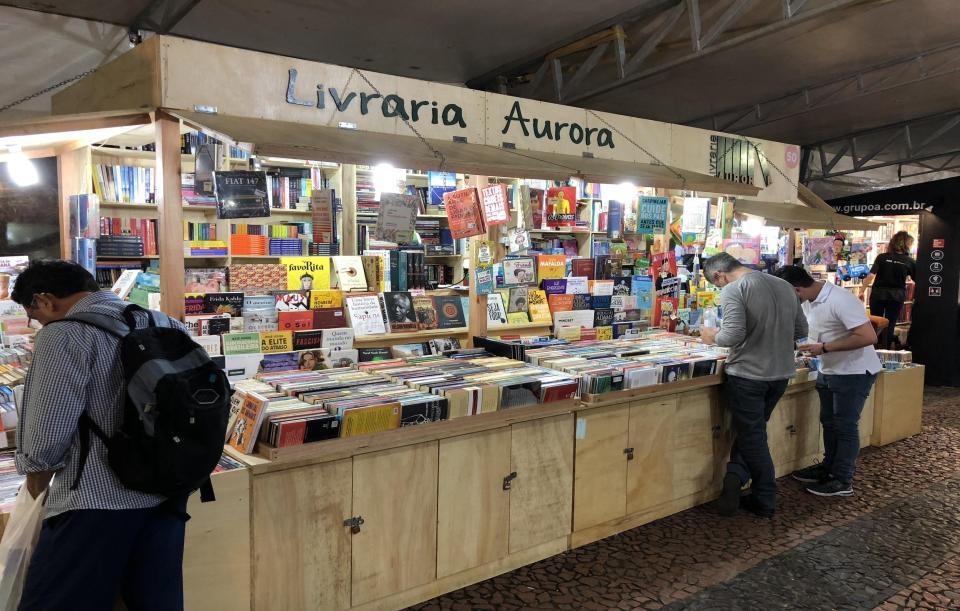 Pandemia levou as bancas da Pra&ccedil;a da Alf&acirc;ndega para dentro da casa dos livreiros, autores e visitantes