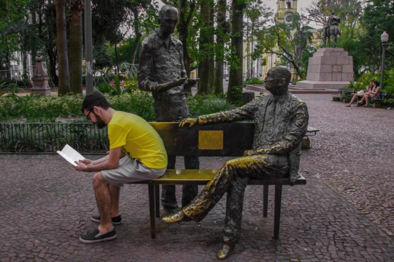 Porto-alegrenses l&ecirc;em, em m&eacute;dia, 4,61 livros por ano