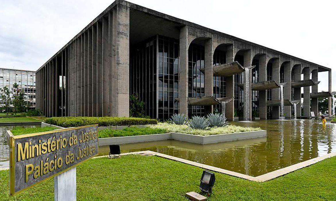 Ap&oacute;s receber "dama do tr&aacute;fico", Minist&eacute;rio da Justi&ccedil;a prepara portaria para filtrar visitas