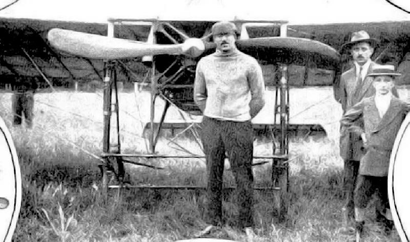 A popula&ccedil;&atilde;o ga&uacute;cha recepcionou a chegada do aviador Ed&uacute; Chaves.