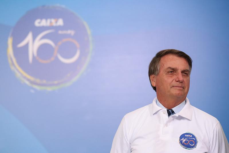 Presidente ironizou a efic&aacute;cia geral de 50,38% da vacina contra a Covid-19 desenvolvida pelo Institu