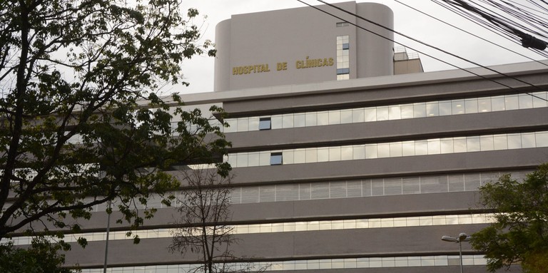Na tarde desta quinta-feira, eram 402 leitos de UTI ocupados por pessoas com Covid-19 Na tarde desta quinta-feira, eram 402 leitos de UTI ocupados por pessoas com Covid-19