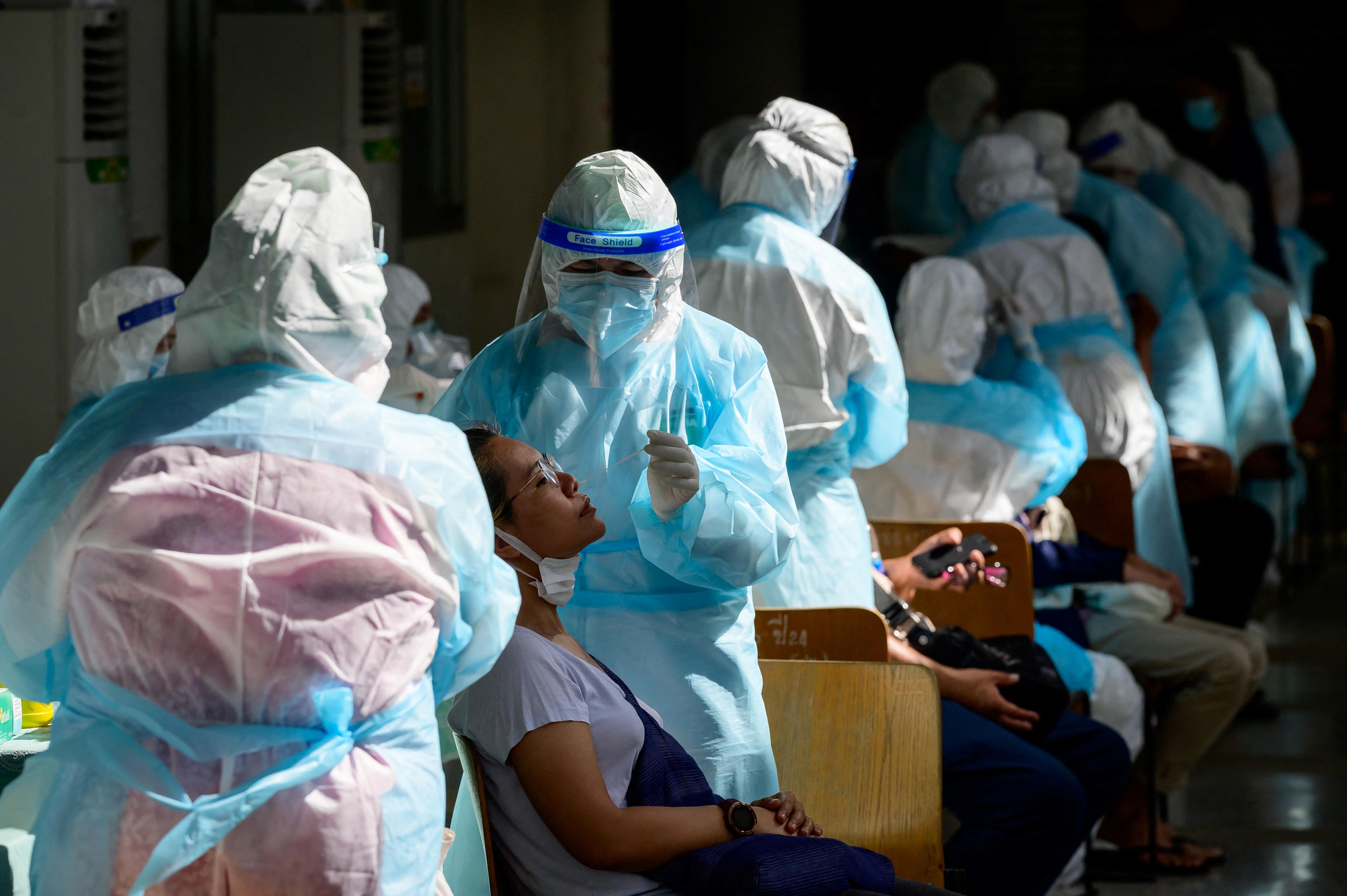 Na sexta-feira (16), houve um recorde de casos di&aacute;rios no mundo, com 829.596 infec&ccedil;&otilde;es