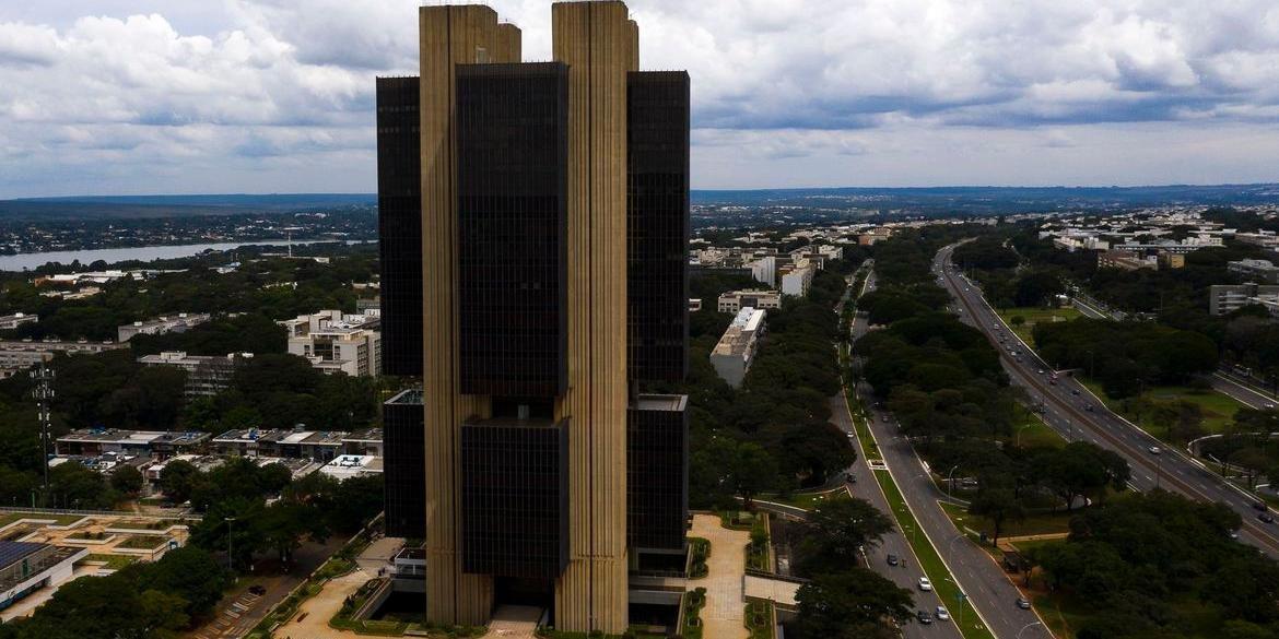 Atividade econ&ocirc;mica cresce 1,7% em fevereiro, diz Banco Central