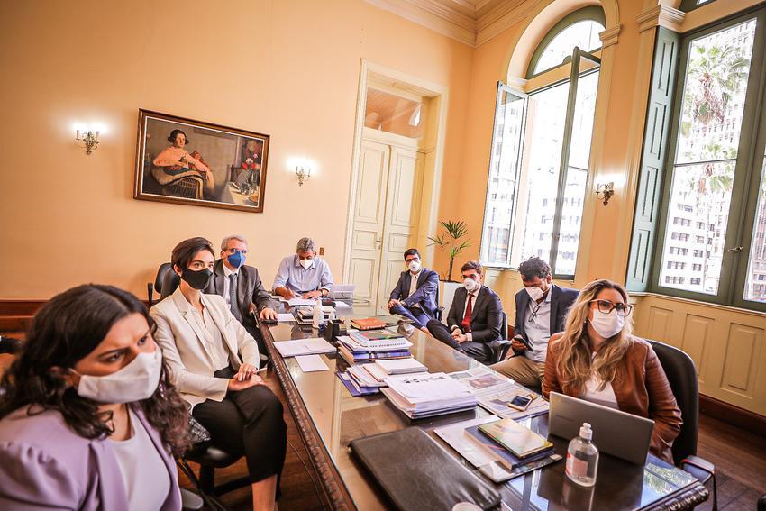 Equipe do Executivo participou, nesta quinta-feira, de reuni&atilde;o online com o Gabinete de Crise do governo ga&uacute;cho