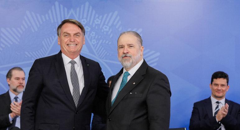 Aras afirmou que presidente n&atilde;o pode ser responsabilizado por ato de ministros