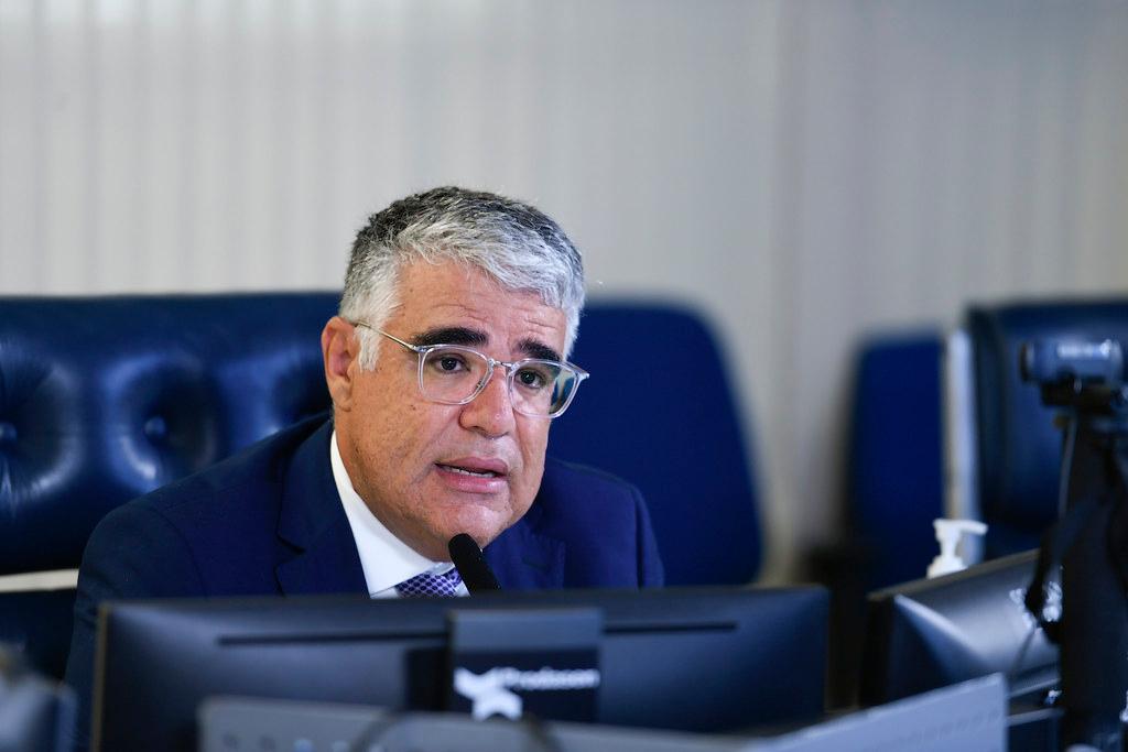 Eduardo Gir&atilde;o (Podemos-CE) &eacute; um dos senadores que articular pedir informa&ccedil;&otilde;es para &oacute;rg&atilde;os federais e abastecer a CPI contra governadores e prefeitos